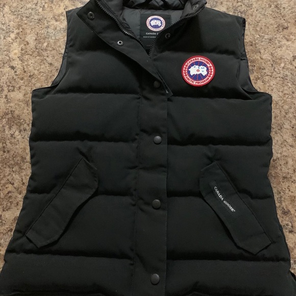 Canada Goose Jackets & Blazers - Canada Goose women’s vest size small